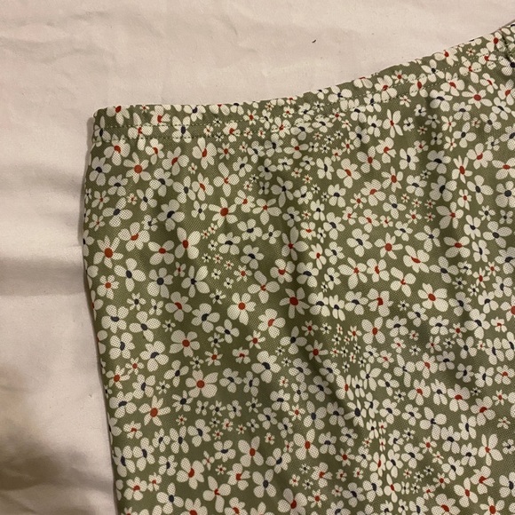 GREEN FLORAL SKIRT - Picture 2 of 2